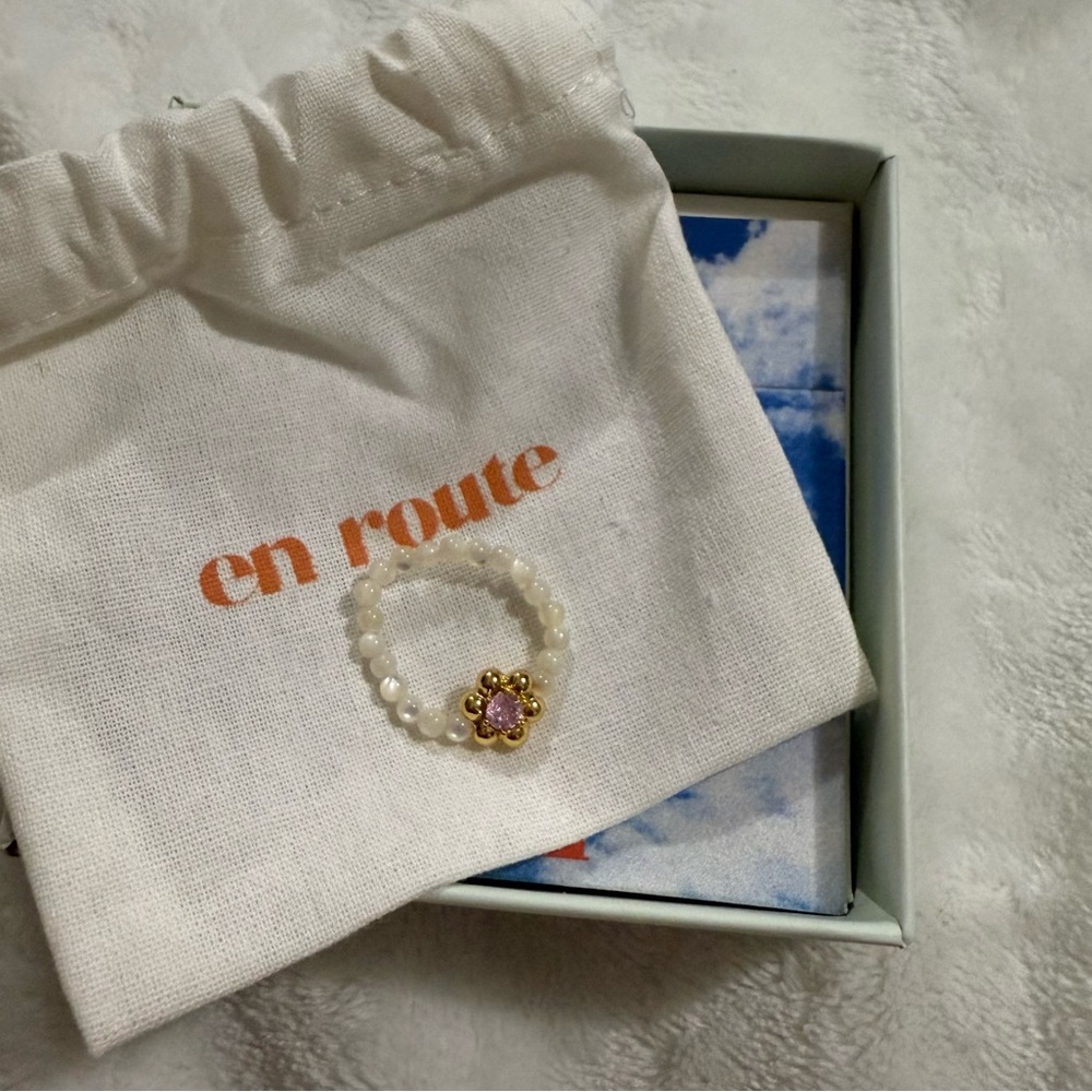 En Route Flower Power Ring - Picture 2 of 2